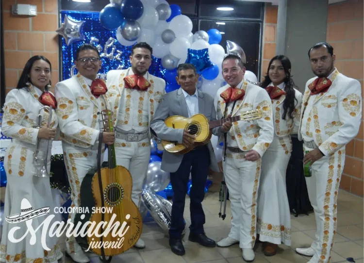 Mariachis con el señor julio